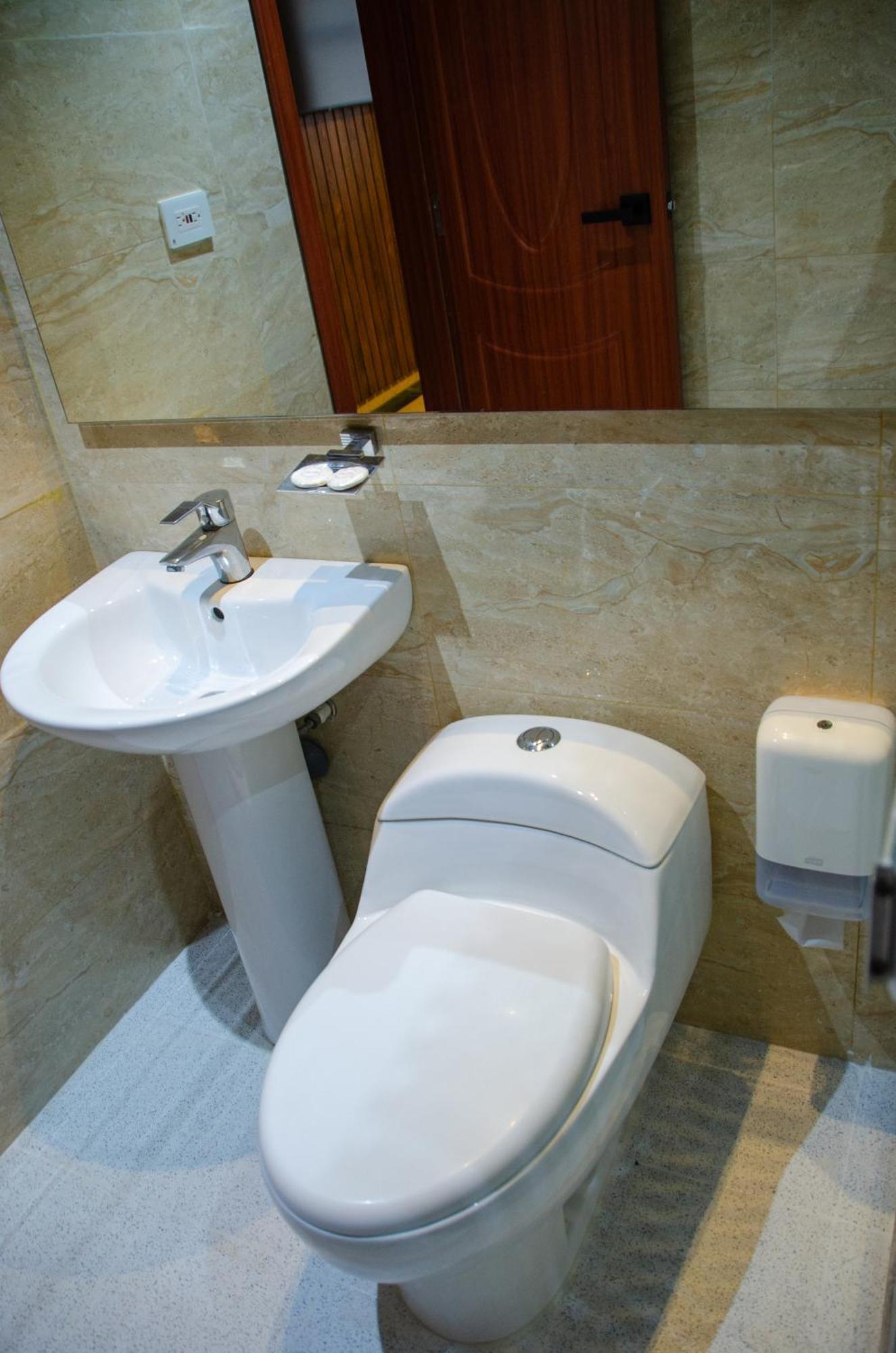 Hotel Byhours Las Americas (Adults Only) Bogotá Extérieur photo
