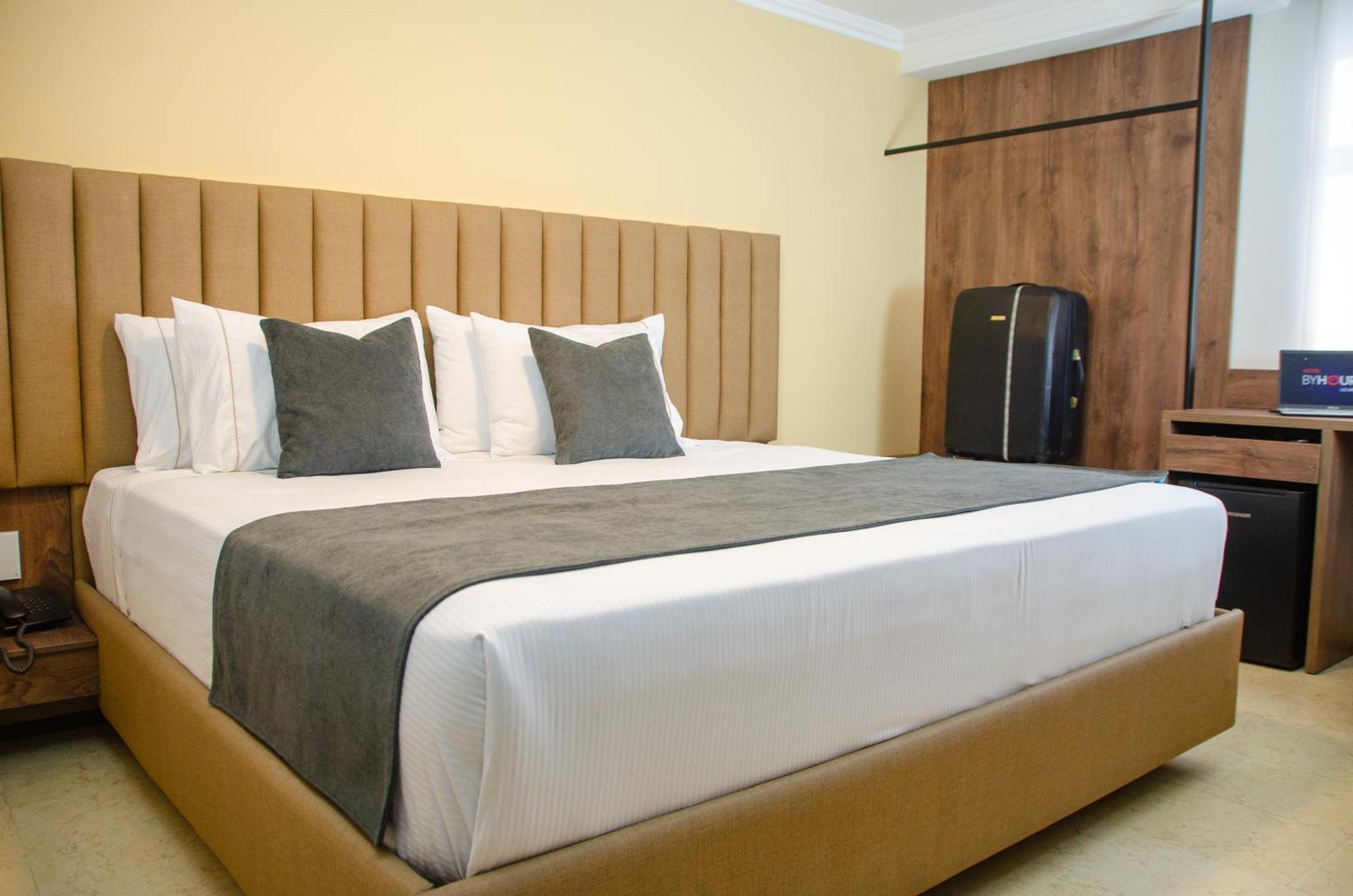 Hotel Byhours Las Americas (Adults Only) Bogotá Extérieur photo