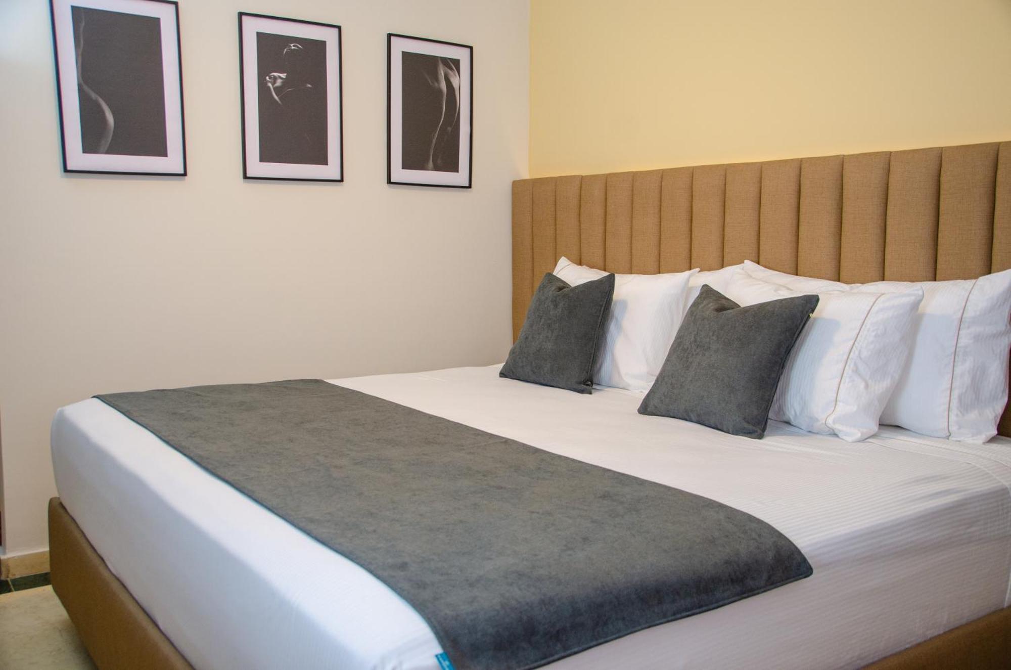 Hotel Byhours Las Americas (Adults Only) Bogotá Extérieur photo