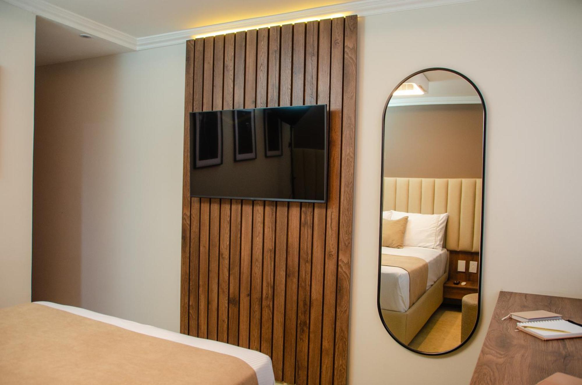 Hotel Byhours Las Americas (Adults Only) Bogotá Extérieur photo