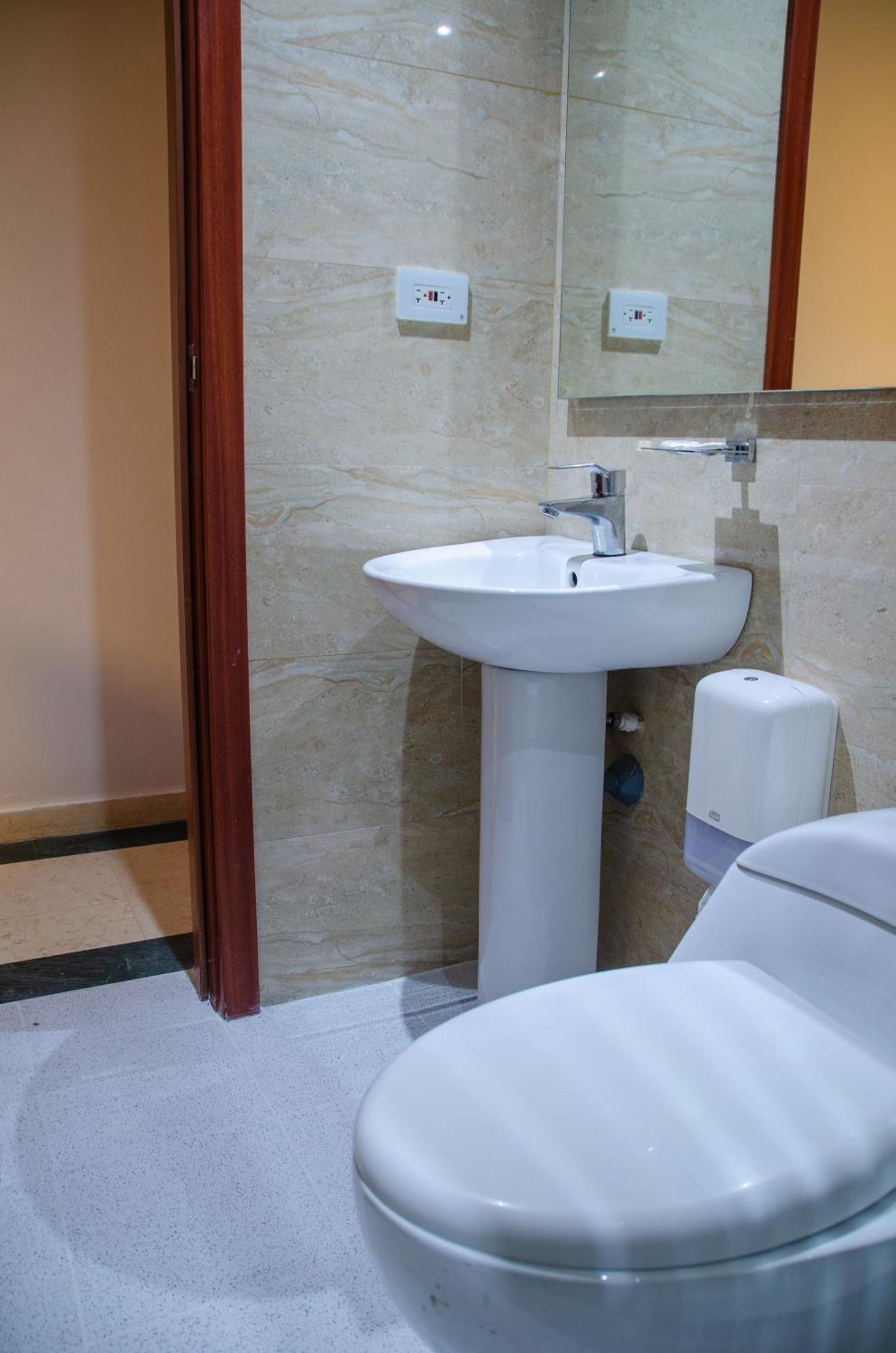 Hotel Byhours Las Americas (Adults Only) Bogotá Extérieur photo